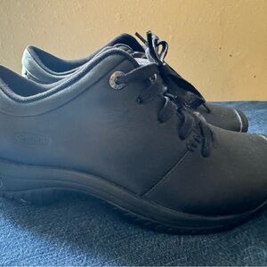 Keen shoes size 7 never worn